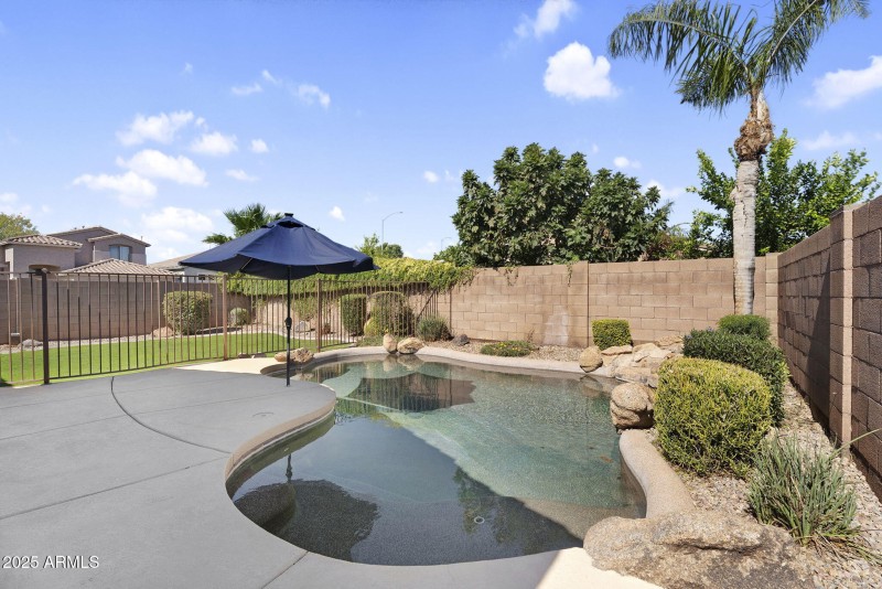 35-web-or-mls-9250 W Runion Dr -45