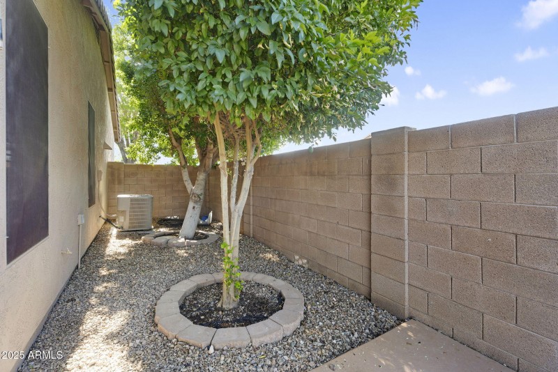 42-web-or-mls-9250 W Runion Dr -38