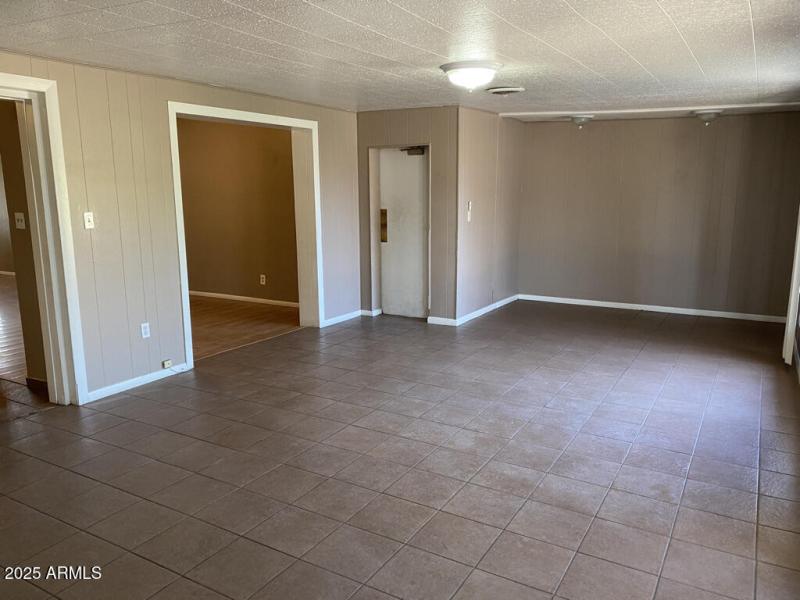 BDCB6C5A-17A2-4EBC-B1E5-A102C71BFD16_1_1