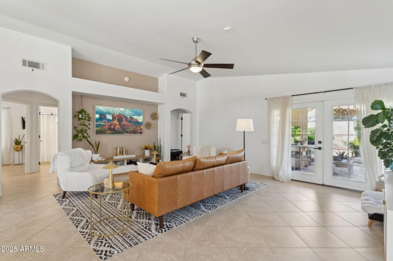 7-web-or-mls-2508-e-paraiso-dr