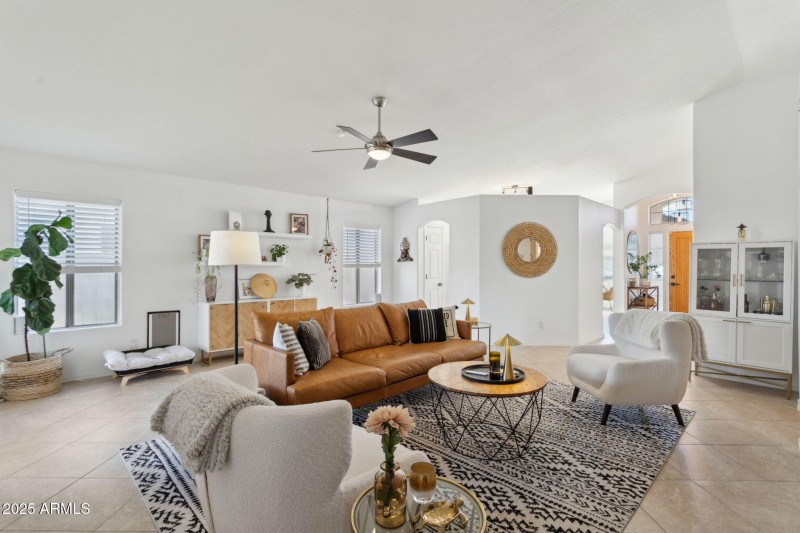 8-web-or-mls-2508-e-paraiso-dr