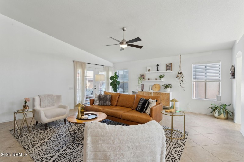 9-web-or-mls-2508-e-paraiso-dr