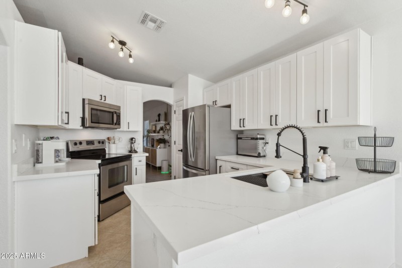 20-web-or-mls-2508-e-paraiso-dr