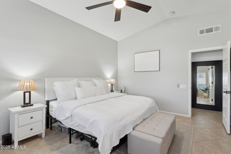 24-web-or-mls-2508-e-paraiso-dr