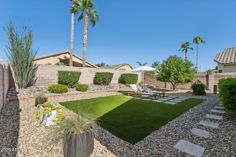 42-web-or-mls-2508-e-paraiso-dr