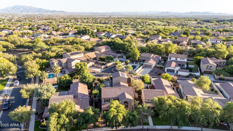Court 20905 - Aerial Front Neighborhood