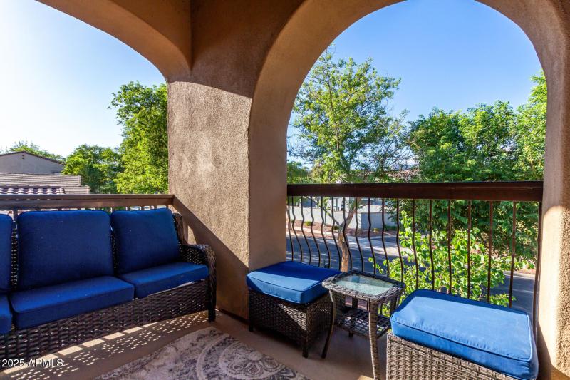 Court 20905 - Balcony Couch