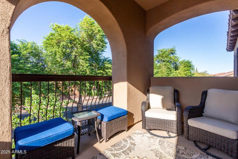 Court 20905 - Balcony Chairs