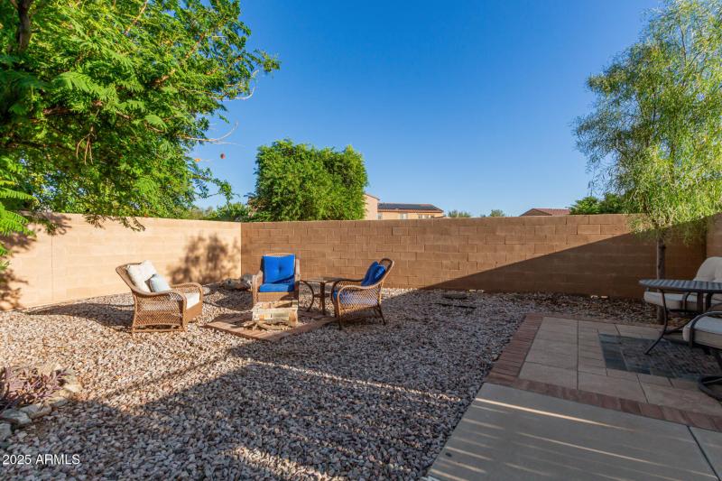 Court 20905 - Backyard Sitting Area