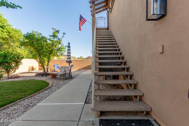 Court 20905 - Casita Stairs