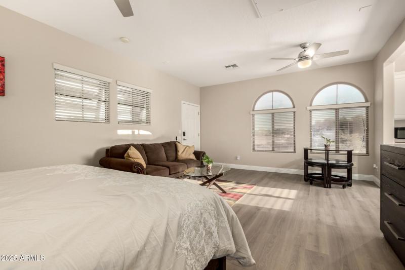 Court 20905 - Casita Livingroom