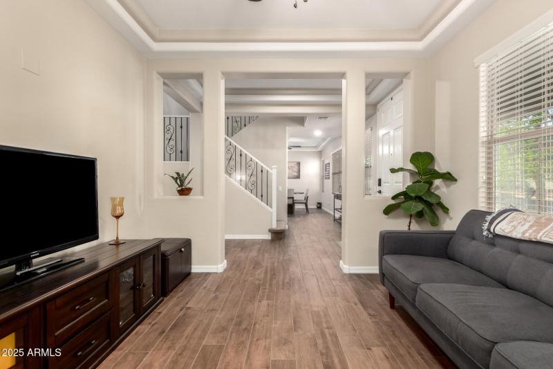 Court 20905 - Front Room Entry