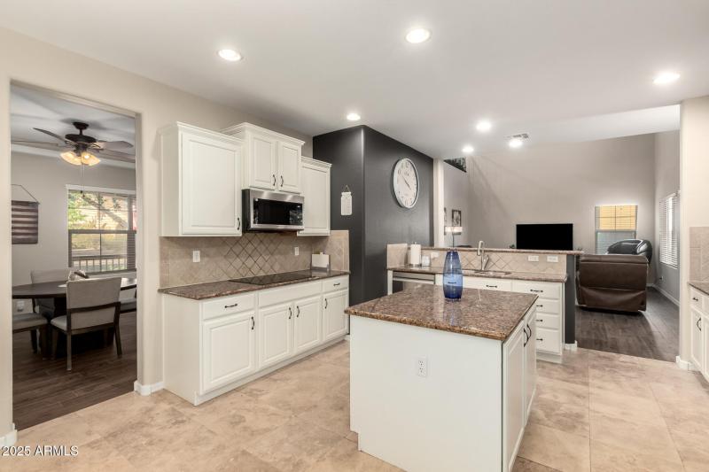 Court 20905 - Kitchen Dining Living