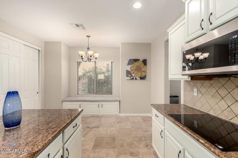 Court 20905 - Kitchen Stovetop