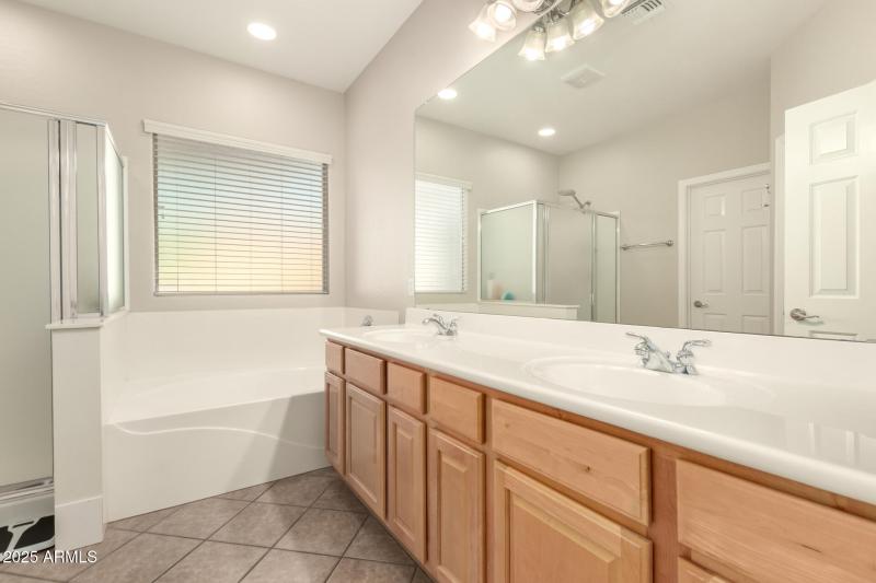 Court 20905 - Main Bathroom Dual Sinks