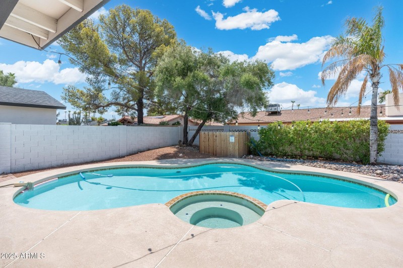 80-web-or-mls-DSC03324-HDR-Edit