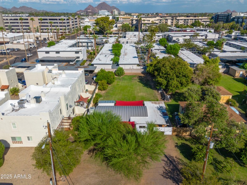 Listings_4733_N_14thSt-4