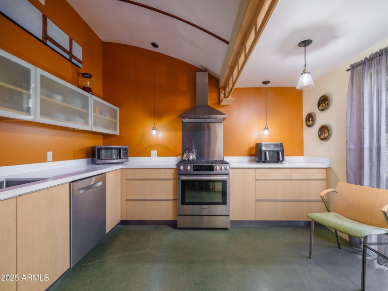 Listings_4733_N_14thSt-20