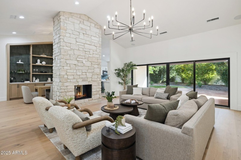 82-web-or-mls-8943-n-80th-pl