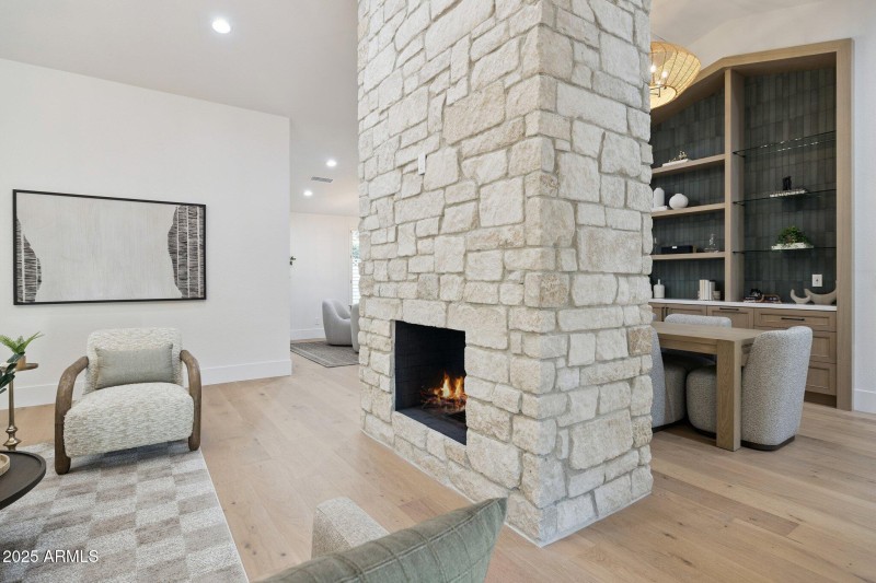 85-web-or-mls-8943-n-80th-pl