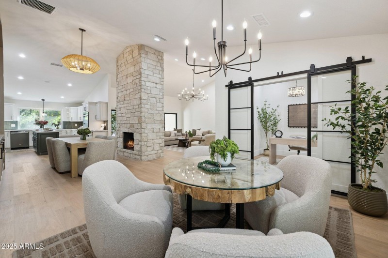 86-web-or-mls-8943-n-80th-pl