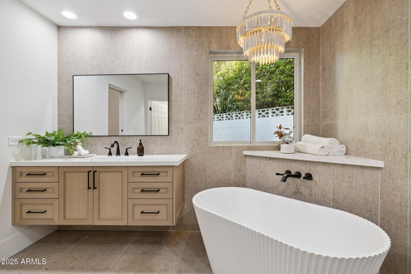 104-web-or-mls-8943-n-80th-pl