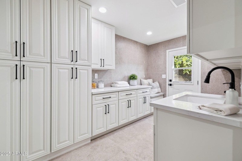 107-web-or-mls-8943-n-80th-pl