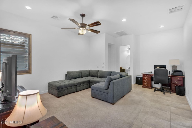 24-web-or-mls-Ivyglen-40