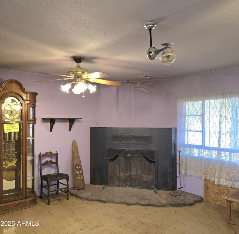 Fireplace in SW corner of Lvg Rm