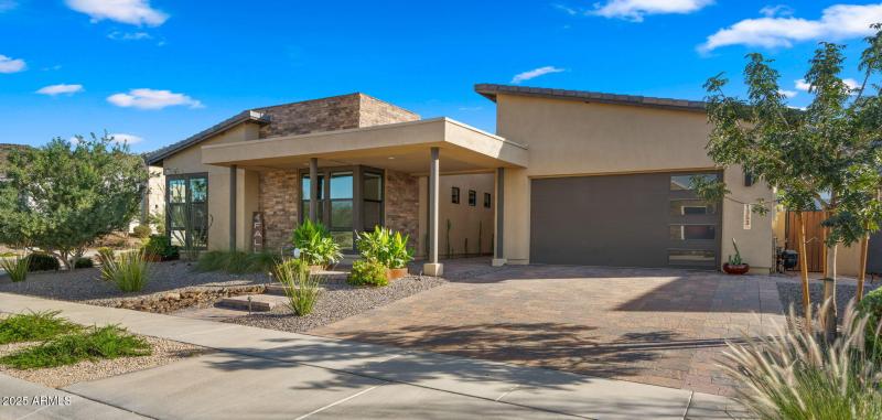 4-web-or-mls-Front yard3