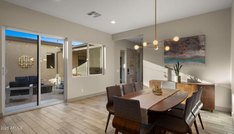 14-web-or-mls-Dining Space2