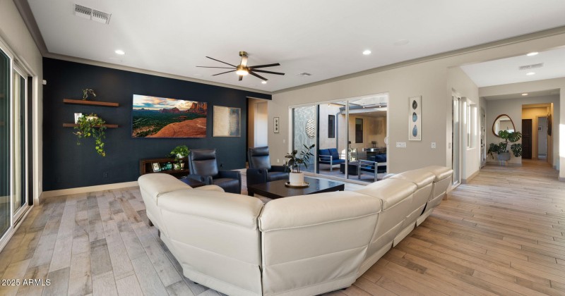 23-web-or-mls-Great Room10