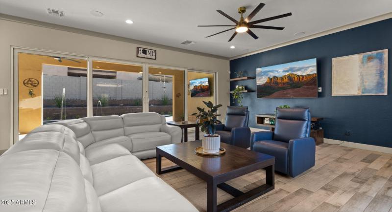 25-web-or-mls-Great Room1