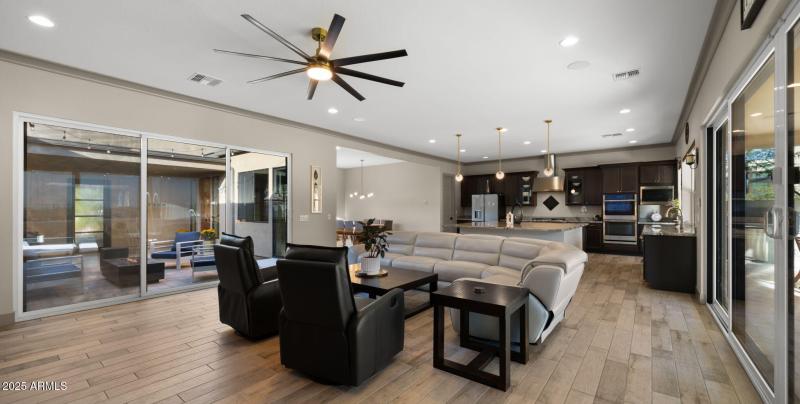 27-web-or-mls-Great Room12