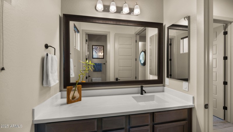 32-web-or-mls-Full Bathroom2