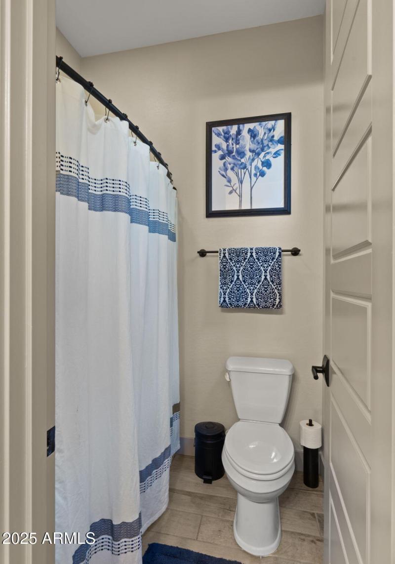 33-web-or-mls-Full Bathroom1