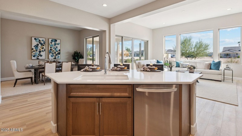 RRAZ-555KitchenGreatRoom