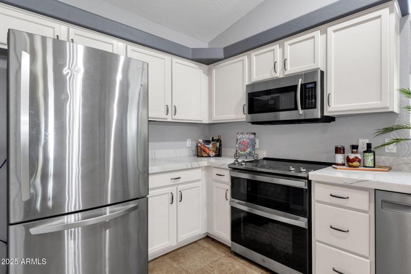 16-web-or-mls-18132-e-bellerive-dr