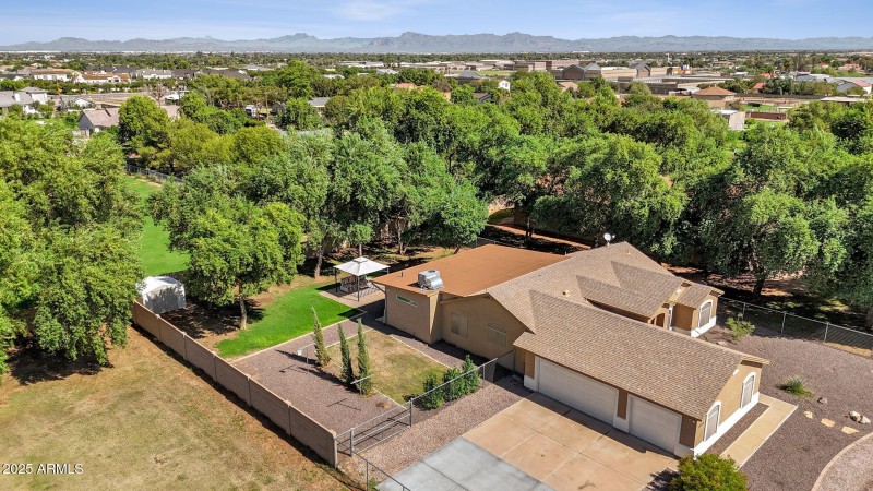 72-web-or-mls-18132-e-bellerive-dr