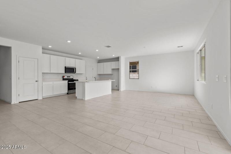 KBPHX_MIR_DesertOasis-Lot156_0240_1-1200