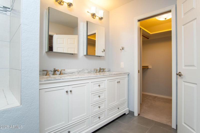 Main Bathroom with Walk in Closet