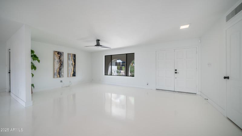 10610 N 35TH ST-8