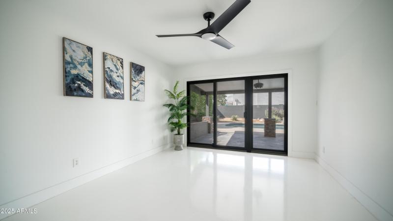 10610 N 35TH ST-21