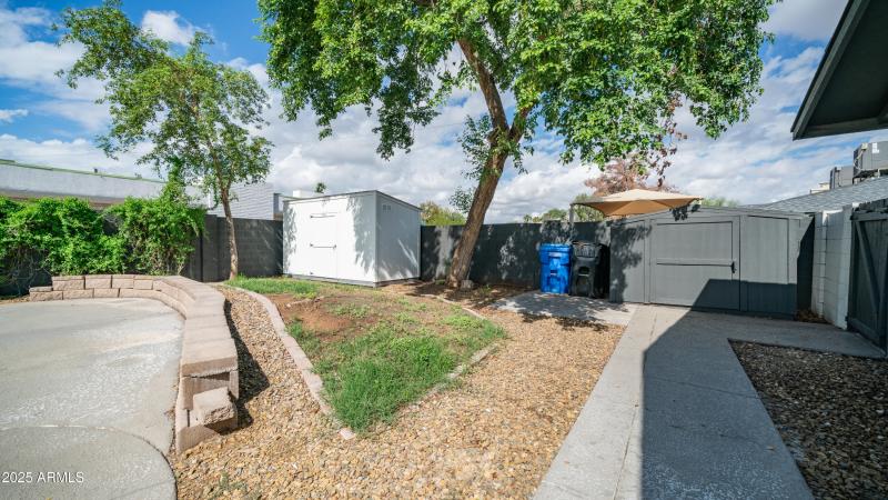 10610 N 35TH ST-26