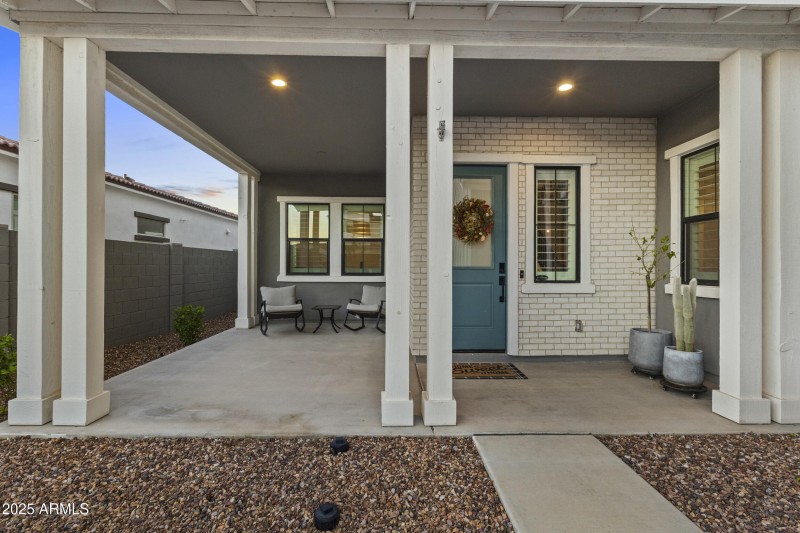 Cozy Front Courtyard
