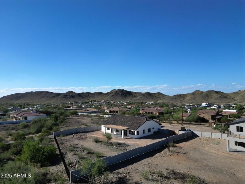 Sundance plan with block wall