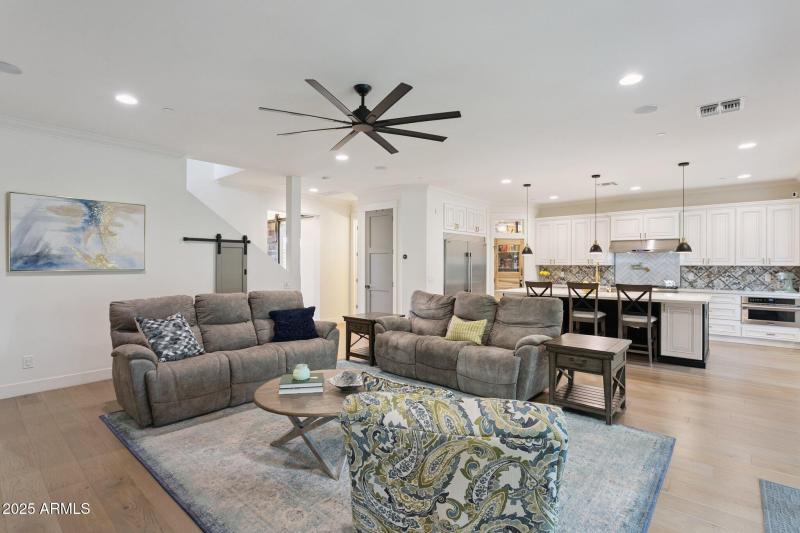 4-web-or-mls-8449-e-lincoln-dr