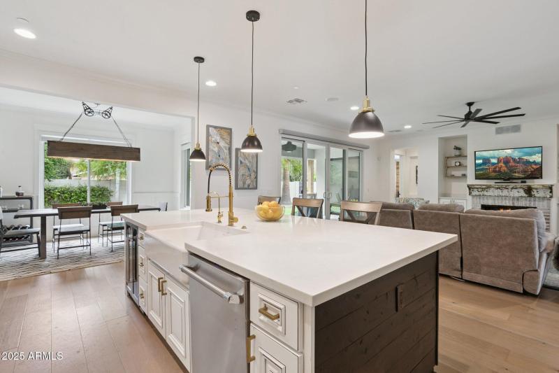 13-web-or-mls-8449-e-lincoln-dr