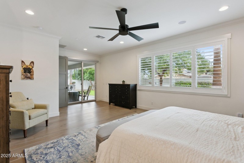 17-web-or-mls-8449-e-lincoln-dr