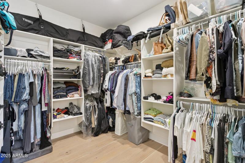 21-web-or-mls-8449-e-lincoln-dr